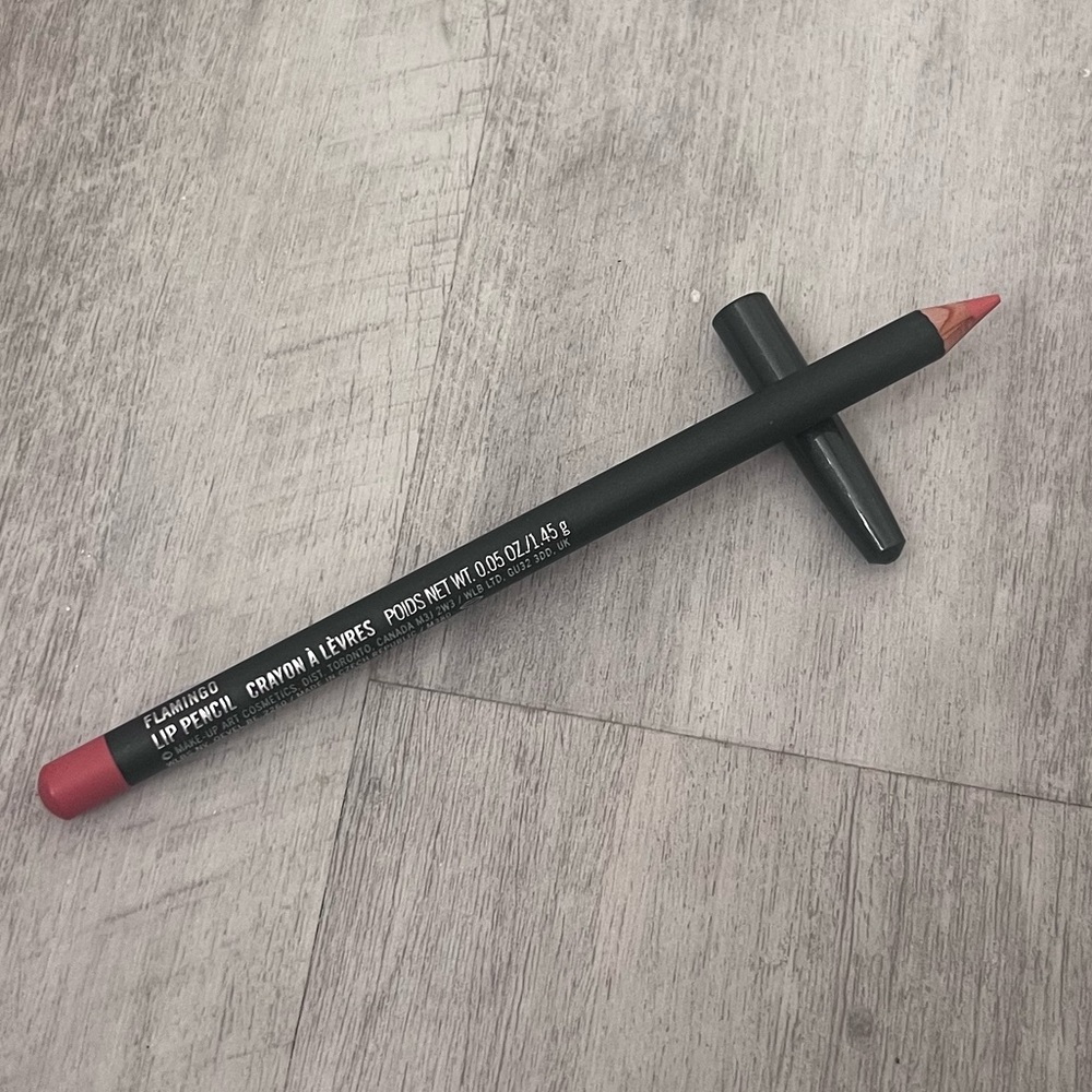 Mac Cosmetics Lip Pencil Flamingo Pink Brand New in Box Authentic